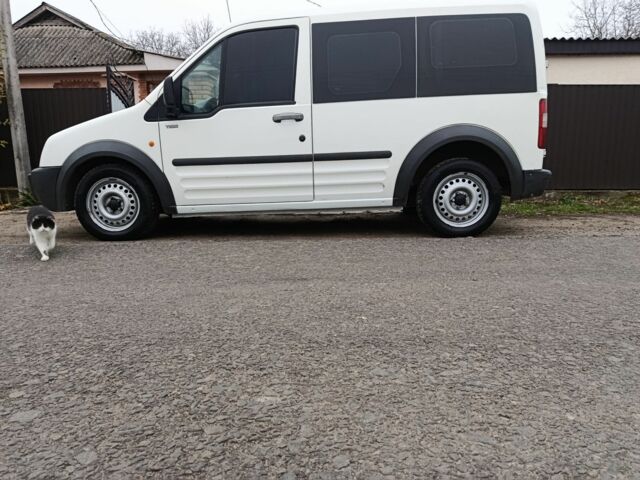 Белый Форд Турнео Коннект, объемом двигателя 1.8 л и пробегом 210 тыс. км за 3800 $, фото 5 на Automoto.ua