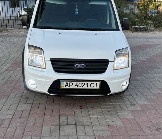 Белый Форд Турнео Коннект, объемом двигателя 1.8 л и пробегом 216 тыс. км за 5599 $, фото 3 на Automoto.ua