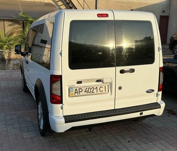 Белый Форд Турнео Коннект, объемом двигателя 1.8 л и пробегом 216 тыс. км за 5800 $, фото 6 на Automoto.ua