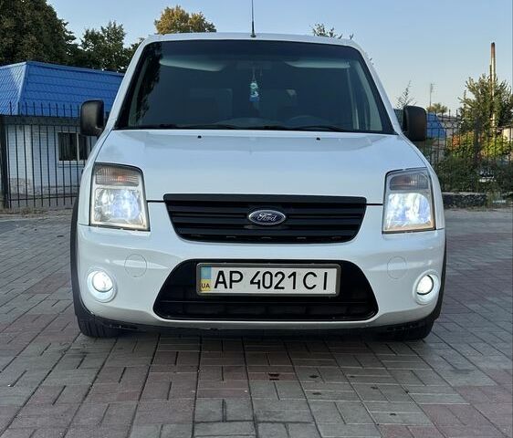 Белый Форд Турнео Коннект, объемом двигателя 1.8 л и пробегом 216 тыс. км за 5599 $, фото 2 на Automoto.ua