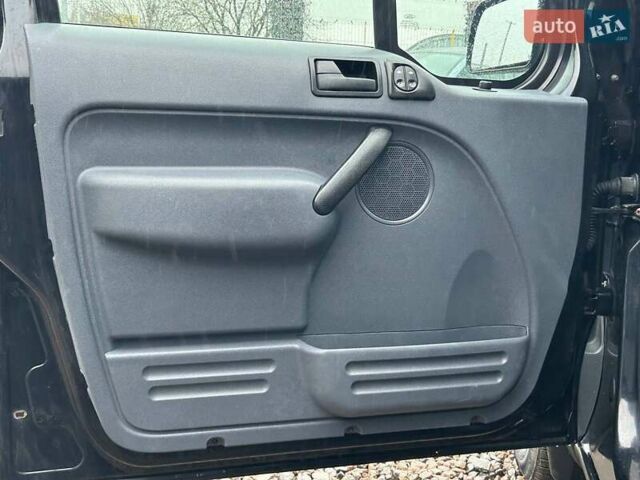 Черный Форд Турнео Коннект, объемом двигателя 1.8 л и пробегом 244 тыс. км за 7200 $, фото 9 на Automoto.ua