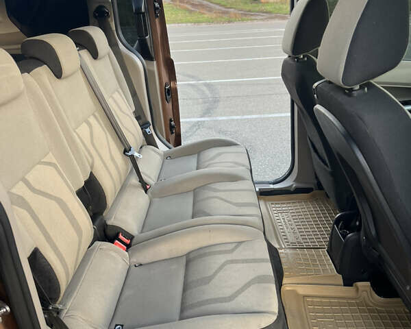 Коричневый Форд Турнео Коннект, объемом двигателя 0 л и пробегом 245 тыс. км за 12300 $, фото 17 на Automoto.ua