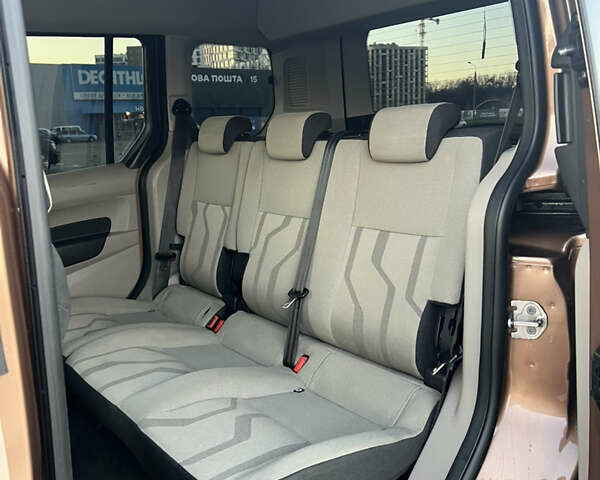 Коричневый Форд Турнео Коннект, объемом двигателя 0 л и пробегом 245 тыс. км за 12300 $, фото 18 на Automoto.ua