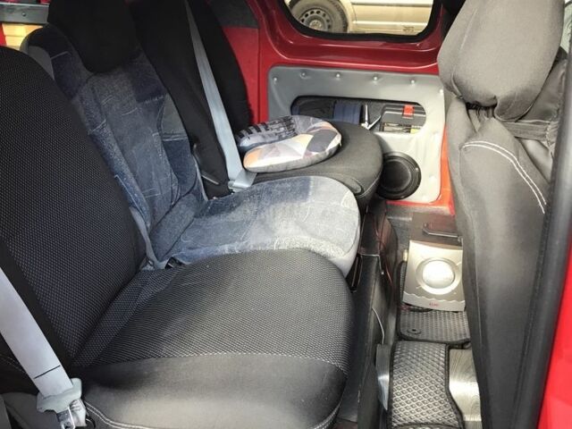 Червоний Форд Турнео Коннект, об'ємом двигуна 1.8 л та пробігом 239 тис. км за 3700 $, фото 2 на Automoto.ua