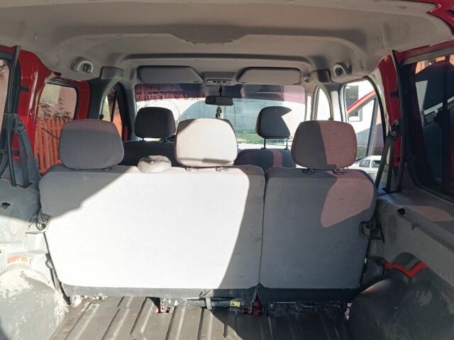 Красный Форд Турнео Коннект, объемом двигателя 0 л и пробегом 284 тыс. км за 4083 $, фото 10 на Automoto.ua