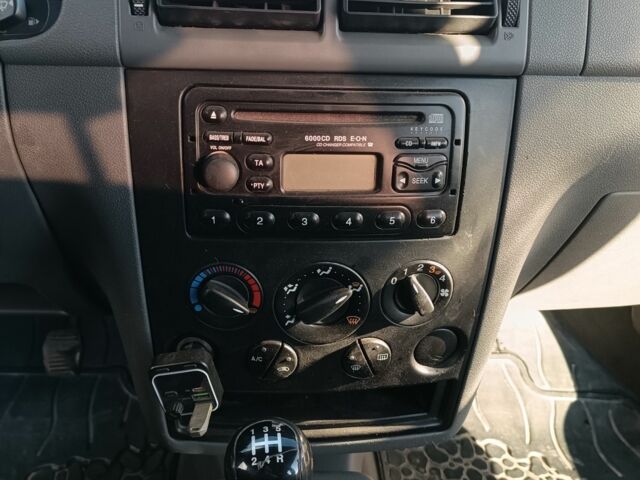 Красный Форд Турнео Коннект, объемом двигателя 0 л и пробегом 284 тыс. км за 4083 $, фото 5 на Automoto.ua