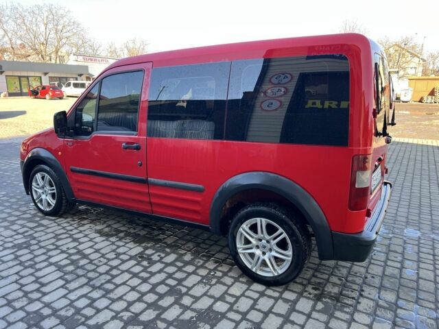 Красный Форд Турнео Коннект, объемом двигателя 1.8 л и пробегом 322 тыс. км за 4035 $, фото 3 на Automoto.ua