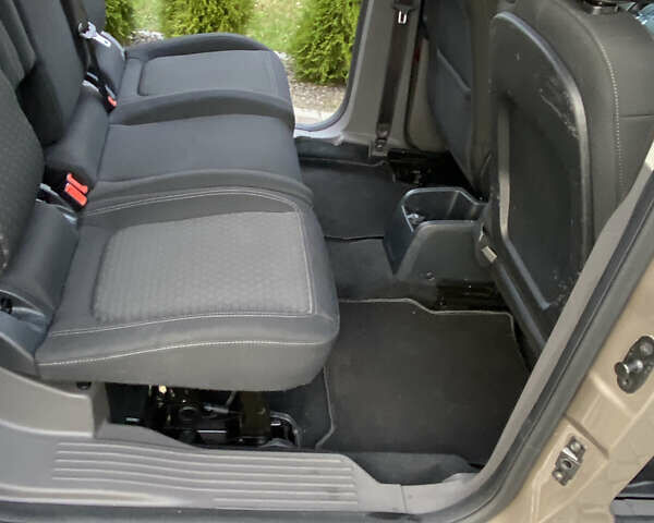 Форд Турнео Коннект, объемом двигателя 1.5 л и пробегом 141 тыс. км за 19099 $, фото 29 на Automoto.ua