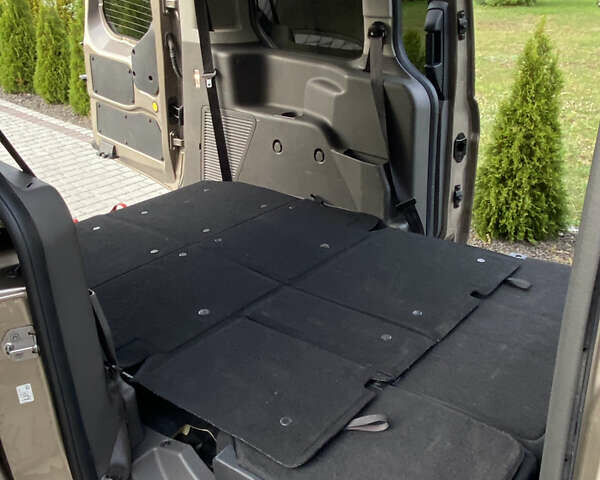 Форд Турнео Коннект, объемом двигателя 1.5 л и пробегом 141 тыс. км за 19099 $, фото 30 на Automoto.ua