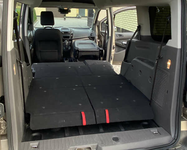 Форд Турнео Коннект, объемом двигателя 1.5 л и пробегом 141 тыс. км за 19099 $, фото 31 на Automoto.ua