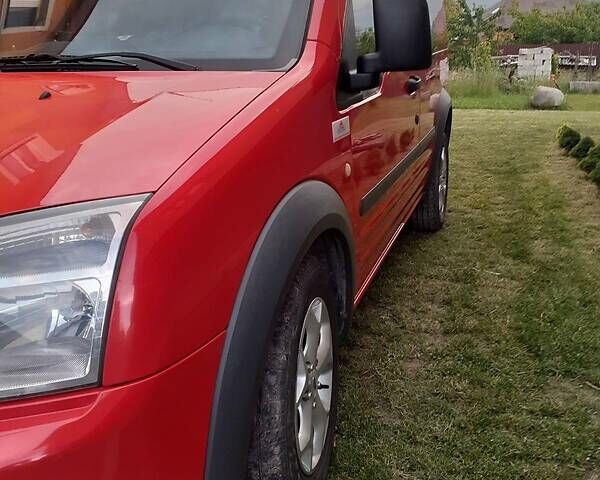 Красный Форд Турнео Коннект пасс., объемом двигателя 1.8 л и пробегом 214 тыс. км за 8000 $, фото 12 на Automoto.ua
