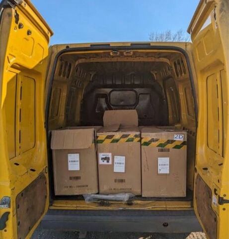 Жовтий Форд Турнео Коннект, об'ємом двигуна 1.8 л та пробігом 450 тис. км за 3100 $, фото 4 на Automoto.ua