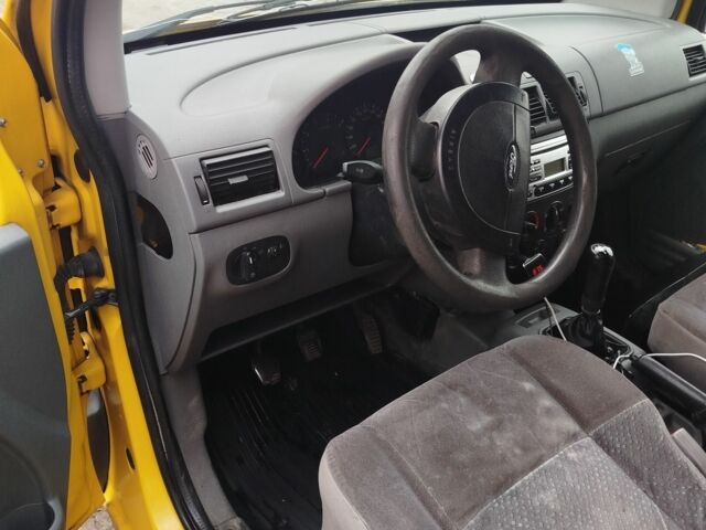 Желтый Форд Турнео Коннект, объемом двигателя 0 л и пробегом 403 тыс. км за 2600 $, фото 9 на Automoto.ua