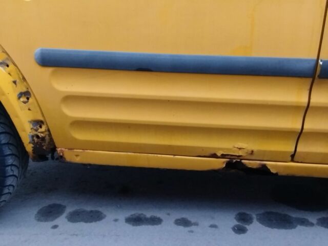 Желтый Форд Турнео Коннект, объемом двигателя 0 л и пробегом 403 тыс. км за 2600 $, фото 2 на Automoto.ua