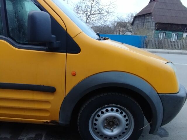 Желтый Форд Турнео Коннект, объемом двигателя 0 л и пробегом 403 тыс. км за 2600 $, фото 1 на Automoto.ua