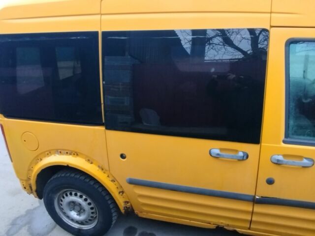 Желтый Форд Турнео Коннект, объемом двигателя 0 л и пробегом 403 тыс. км за 2600 $, фото 18 на Automoto.ua