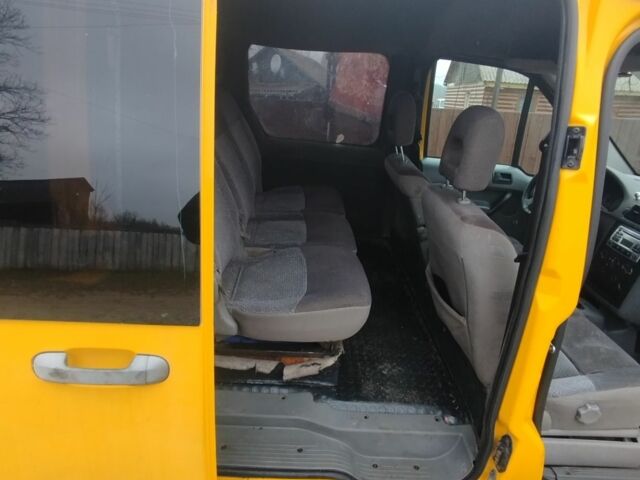 Желтый Форд Турнео Коннект, объемом двигателя 0 л и пробегом 403 тыс. км за 2600 $, фото 12 на Automoto.ua