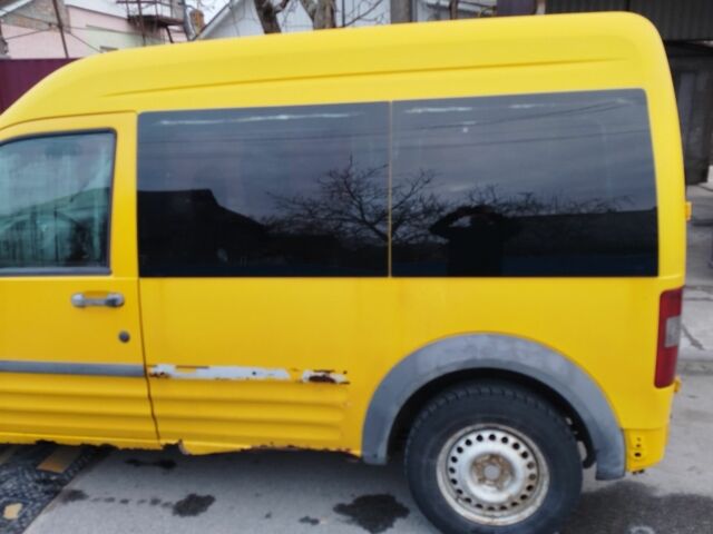 Желтый Форд Турнео Коннект, объемом двигателя 0 л и пробегом 403 тыс. км за 2600 $, фото 6 на Automoto.ua