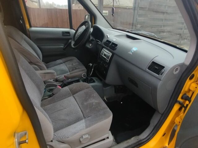 Желтый Форд Турнео Коннект, объемом двигателя 0 л и пробегом 403 тыс. км за 2600 $, фото 13 на Automoto.ua