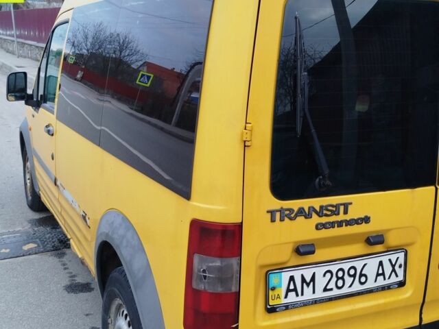 Желтый Форд Турнео Коннект, объемом двигателя 0 л и пробегом 403 тыс. км за 2600 $, фото 5 на Automoto.ua