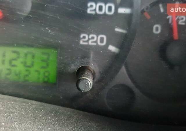 Желтый Форд Турнео Коннект, объемом двигателя 1.8 л и пробегом 424 тыс. км за 4500 $, фото 6 на Automoto.ua
