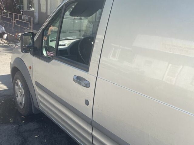 Серый Форд Турнео Коннект, объемом двигателя 1.9 л и пробегом 280 тыс. км за 4200 $, фото 2 на Automoto.ua