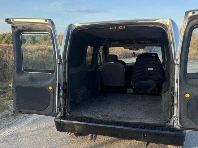 Серый Форд Турнео Коннект, объемом двигателя 1.8 л и пробегом 200 тыс. км за 2300 $, фото 7 на Automoto.ua