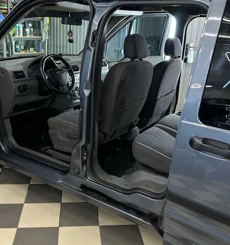 Серый Форд Турнео Коннект, объемом двигателя 1.76 л и пробегом 270 тыс. км за 5300 $, фото 2 на Automoto.ua