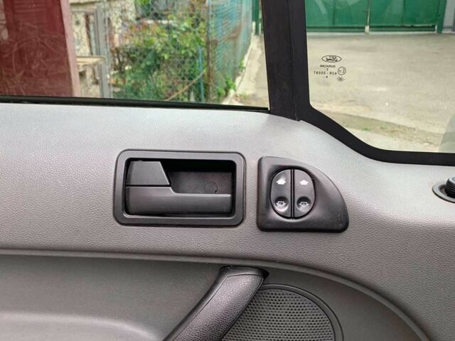 Серый Форд Турнео Коннект, объемом двигателя 1.8 л и пробегом 153 тыс. км за 4500 $, фото 5 на Automoto.ua