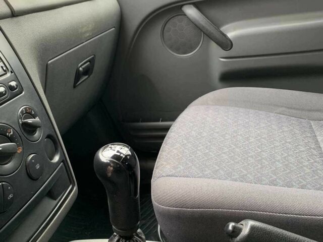 Серый Форд Турнео Коннект, объемом двигателя 1.8 л и пробегом 153 тыс. км за 4500 $, фото 9 на Automoto.ua