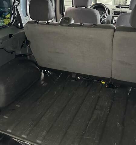 Серый Форд Турнео Коннект, объемом двигателя 1.76 л и пробегом 270 тыс. км за 5300 $, фото 13 на Automoto.ua