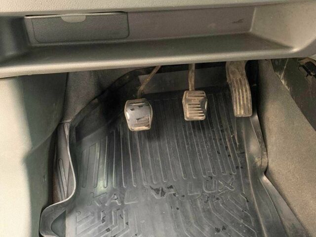 Серый Форд Турнео Коннект, объемом двигателя 1.8 л и пробегом 153 тыс. км за 4500 $, фото 2 на Automoto.ua