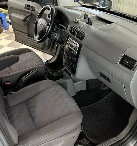 Серый Форд Турнео Коннект, объемом двигателя 1.76 л и пробегом 270 тыс. км за 5300 $, фото 10 на Automoto.ua