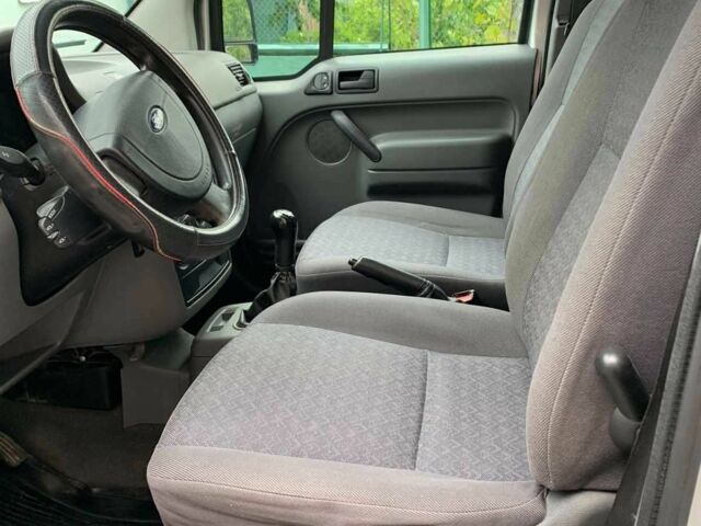 Серый Форд Турнео Коннект, объемом двигателя 1.8 л и пробегом 153 тыс. км за 4500 $, фото 1 на Automoto.ua