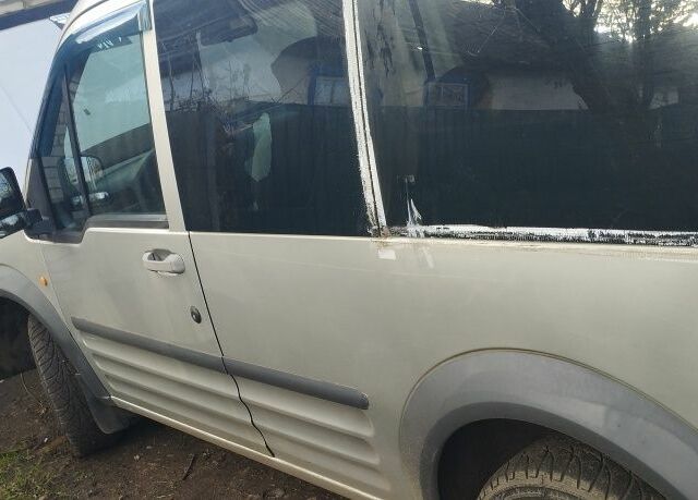 Серый Форд Турнео Коннект, объемом двигателя 0 л и пробегом 300 тыс. км за 3500 $, фото 2 на Automoto.ua