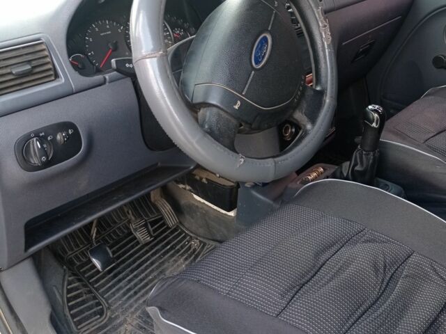 Серый Форд Турнео Коннект, объемом двигателя 1 л и пробегом 230 тыс. км за 6000 $, фото 5 на Automoto.ua