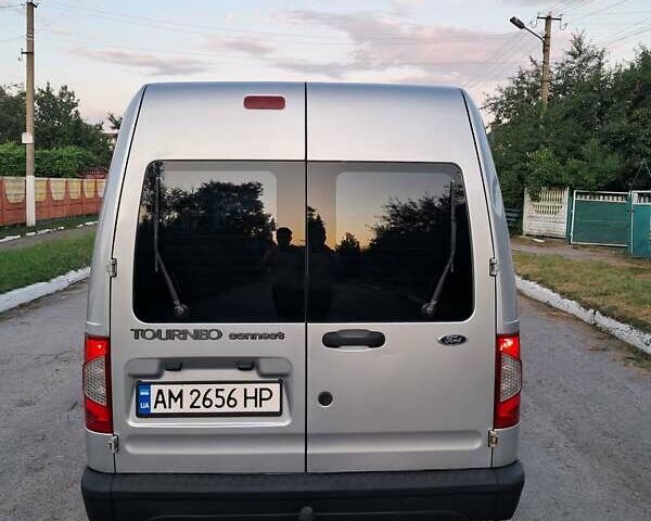 Серый Форд Турнео Коннект, объемом двигателя 1.75 л и пробегом 173 тыс. км за 5700 $, фото 1 на Automoto.ua