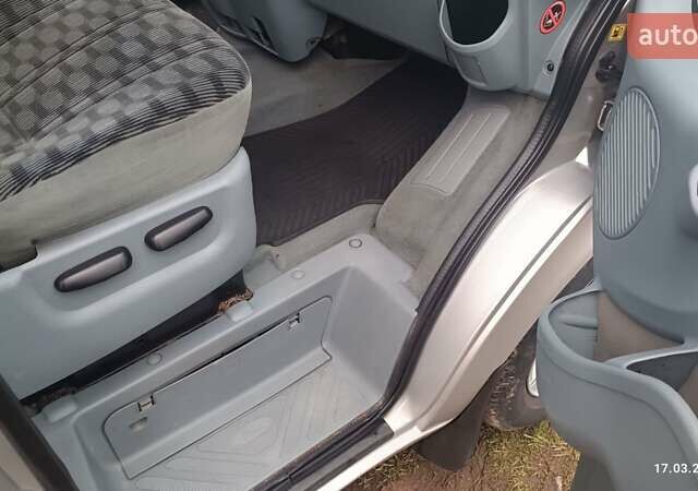 Сірий Форд Турнео Коннект, об'ємом двигуна 2.2 л та пробігом 179 тис. км за 13000 $, фото 20 на Automoto.ua