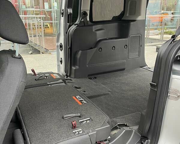 Сірий Форд Турнео Коннект, об'ємом двигуна 1.56 л та пробігом 58 тис. км за 14979 $, фото 15 на Automoto.ua