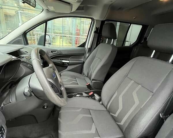 Сірий Форд Турнео Коннект, об'ємом двигуна 1.56 л та пробігом 58 тис. км за 14979 $, фото 26 на Automoto.ua