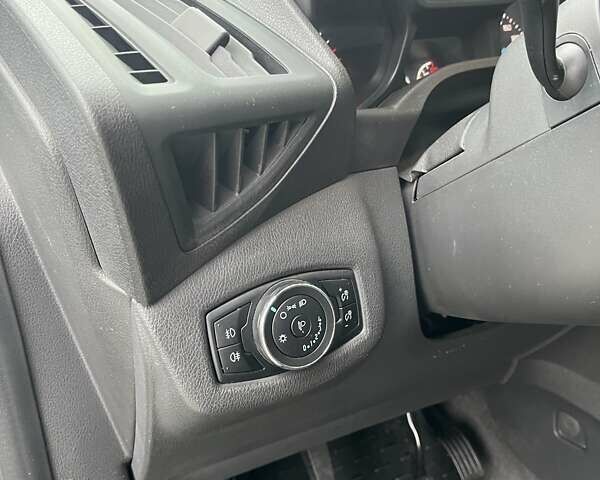 Сірий Форд Турнео Коннект, об'ємом двигуна 1.56 л та пробігом 58 тис. км за 14979 $, фото 28 на Automoto.ua