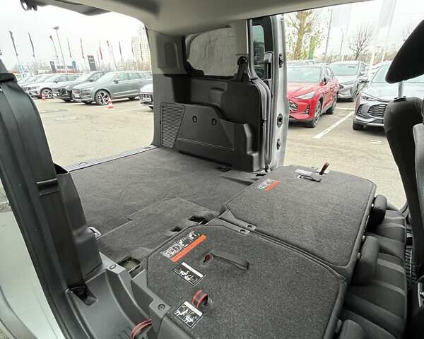 Сірий Форд Турнео Коннект, об'ємом двигуна 1.56 л та пробігом 58 тис. км за 14979 $, фото 17 на Automoto.ua