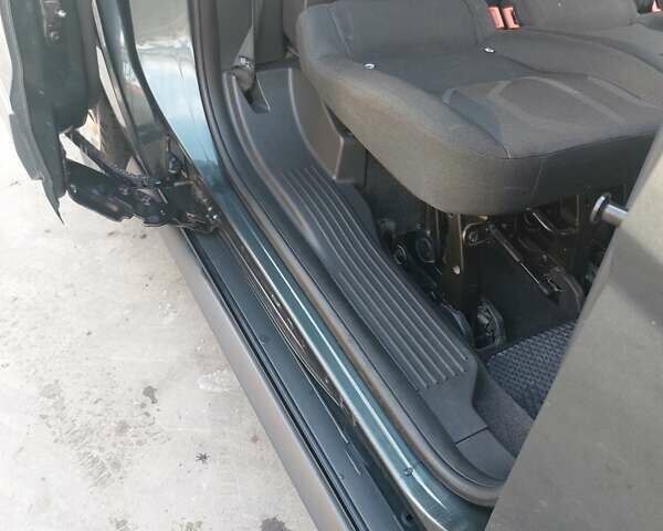 Серый Форд Турнео Коннект, объемом двигателя 1.56 л и пробегом 275 тыс. км за 10500 $, фото 19 на Automoto.ua