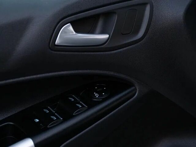 Серый Форд Турнео Коннект, объемом двигателя 1.5 л и пробегом 157 тыс. км за 8700 $, фото 22 на Automoto.ua