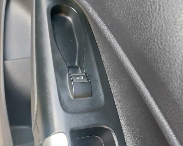 Серый Форд Турнео Коннект, объемом двигателя 1.56 л и пробегом 275 тыс. км за 10500 $, фото 18 на Automoto.ua