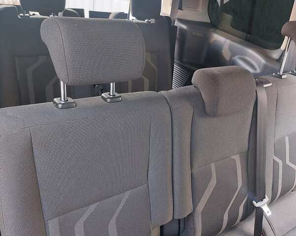 Серый Форд Турнео Коннект, объемом двигателя 1.56 л и пробегом 275 тыс. км за 10500 $, фото 20 на Automoto.ua