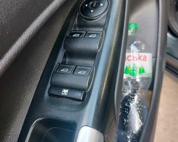 Серый Форд Турнео Коннект, объемом двигателя 1.56 л и пробегом 275 тыс. км за 10500 $, фото 30 на Automoto.ua