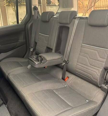 Серый Форд Турнео Коннект, объемом двигателя 1.5 л и пробегом 225 тыс. км за 16800 $, фото 13 на Automoto.ua