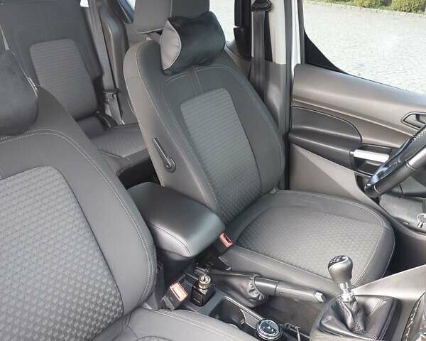 Серый Форд Турнео Коннект, объемом двигателя 1.5 л и пробегом 236 тыс. км за 20500 $, фото 49 на Automoto.ua