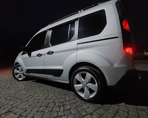 Серый Форд Турнео Коннект, объемом двигателя 1.5 л и пробегом 236 тыс. км за 20500 $, фото 7 на Automoto.ua